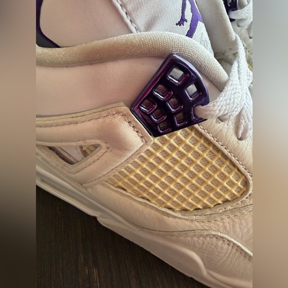 Jordan 4 Retro Mid Purple Metallic size 9 - Picture 3 of 8